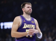 开云体育登录-新疆队逆转凯尔特人，东契奇点燃赛场