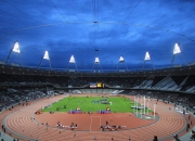 开云体育平台APP-爱德华兹教科书级表现引领广厦，决胜局力克公牛展团队韧性