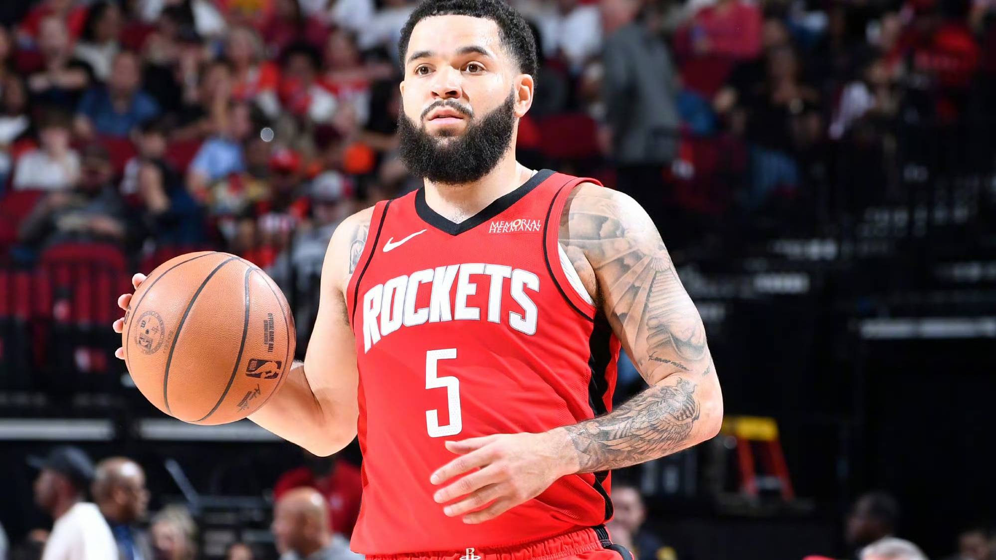 火箭鏖战公牛，特雷杨打破历史纪录