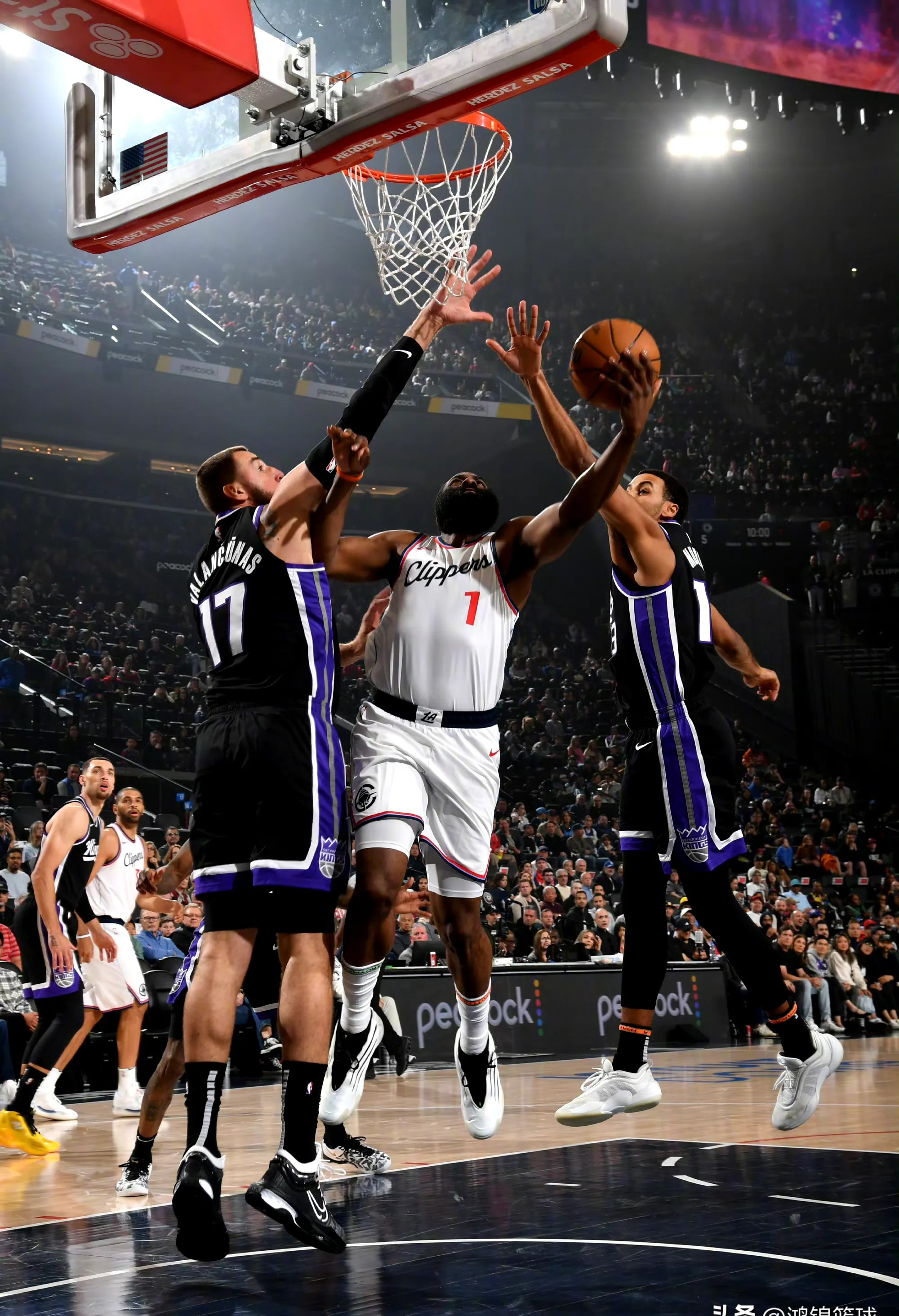 爵士鏖战独行侠，乔治统治全场的简单介绍