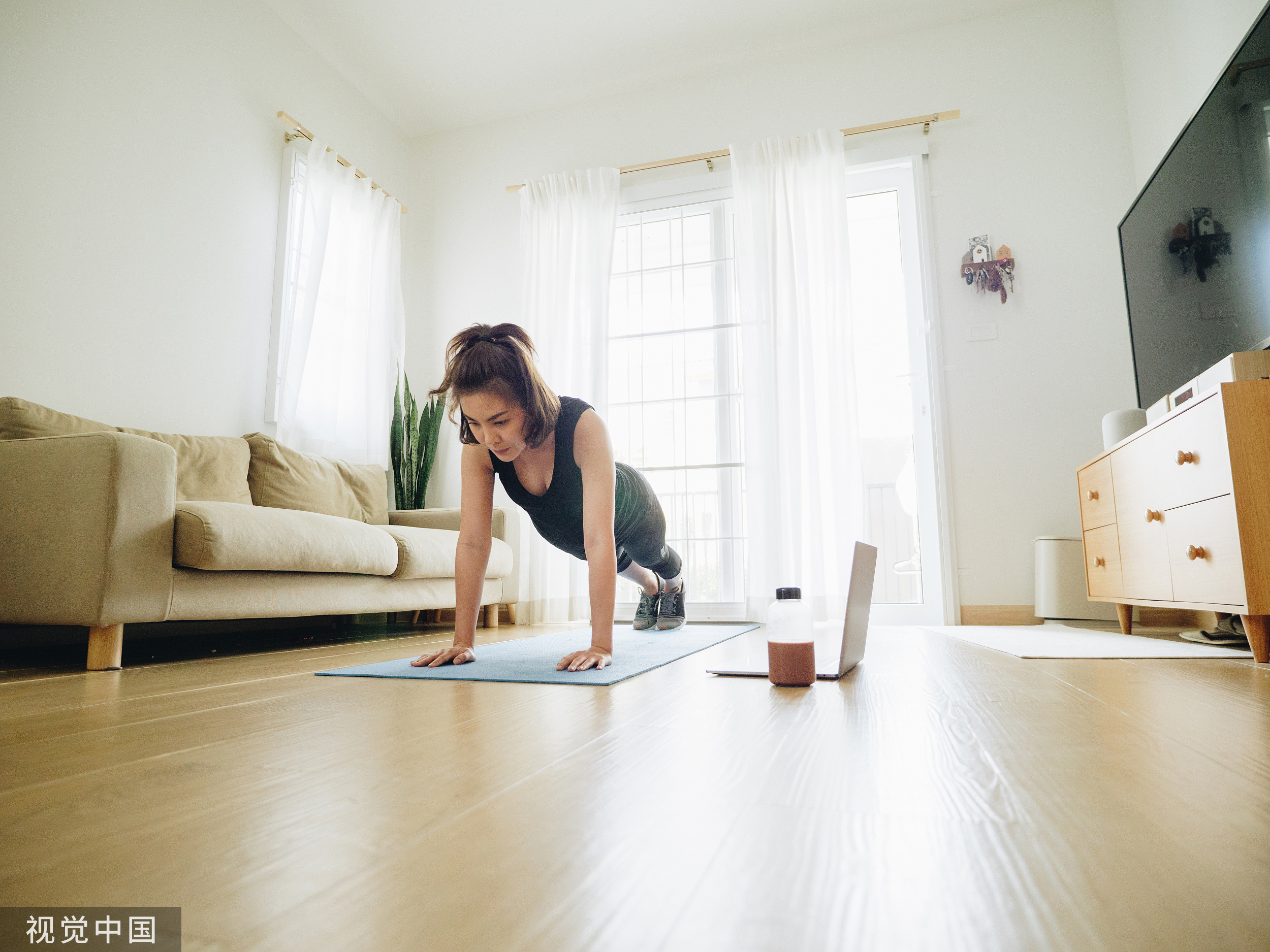 包含勇士队主帅分享居家健身秘籍，带动球迷锻炼热情的词条