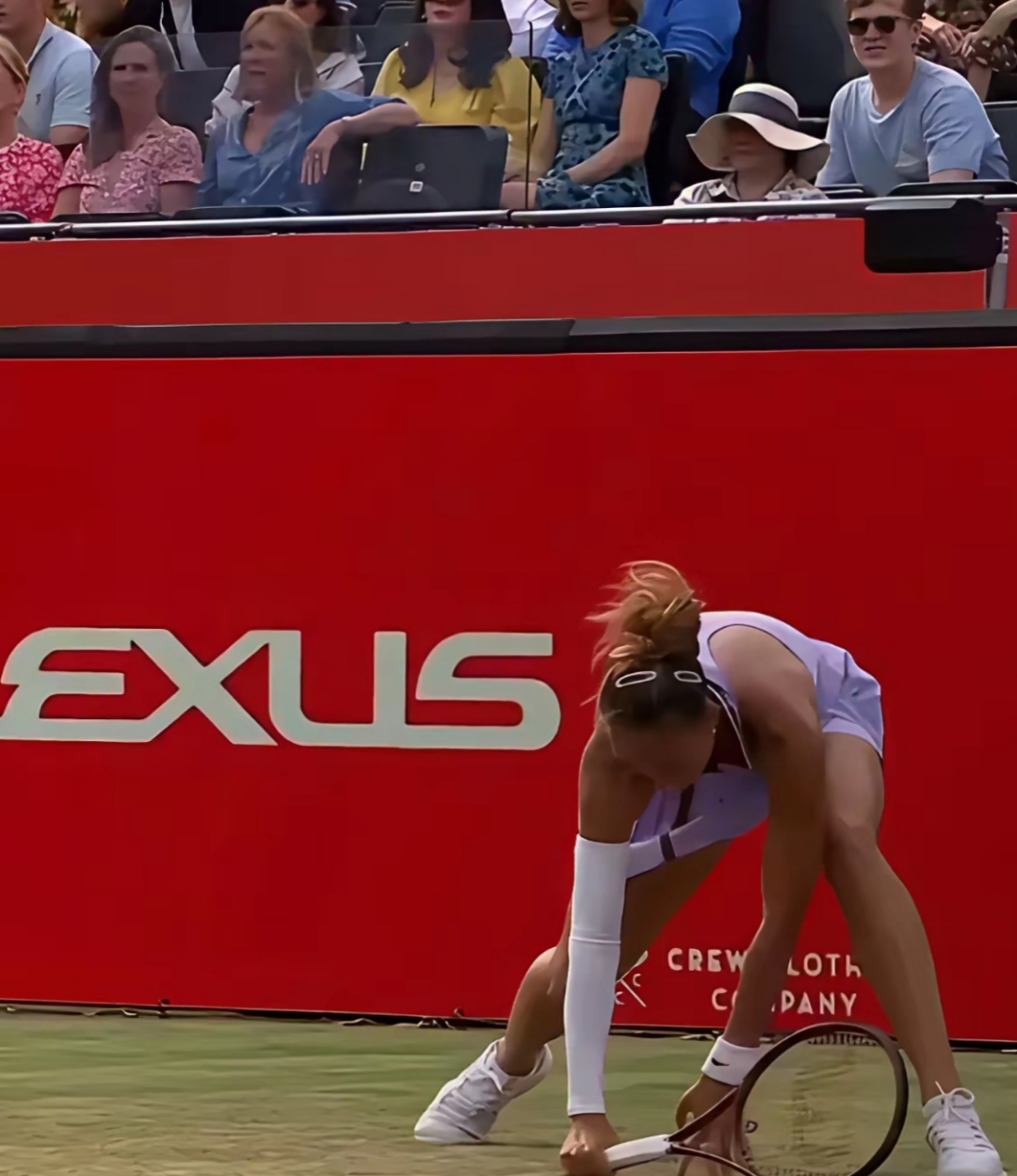 波兰女足队长因意外受伤退出比赛