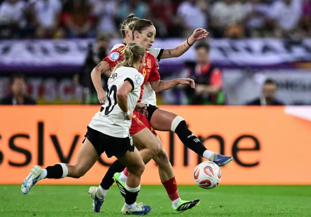 包含女足决赛惊险激烈引无数观众关注的词条