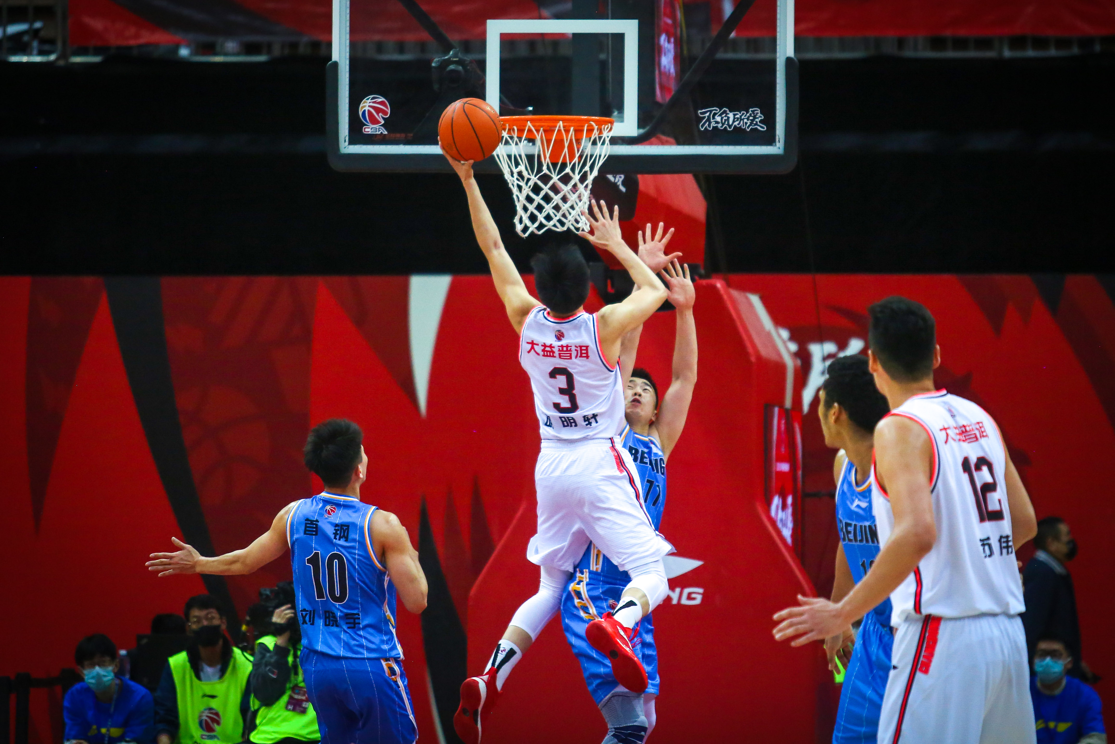 上海男篮壮志凌云，实现四连胜助力前进的简单介绍