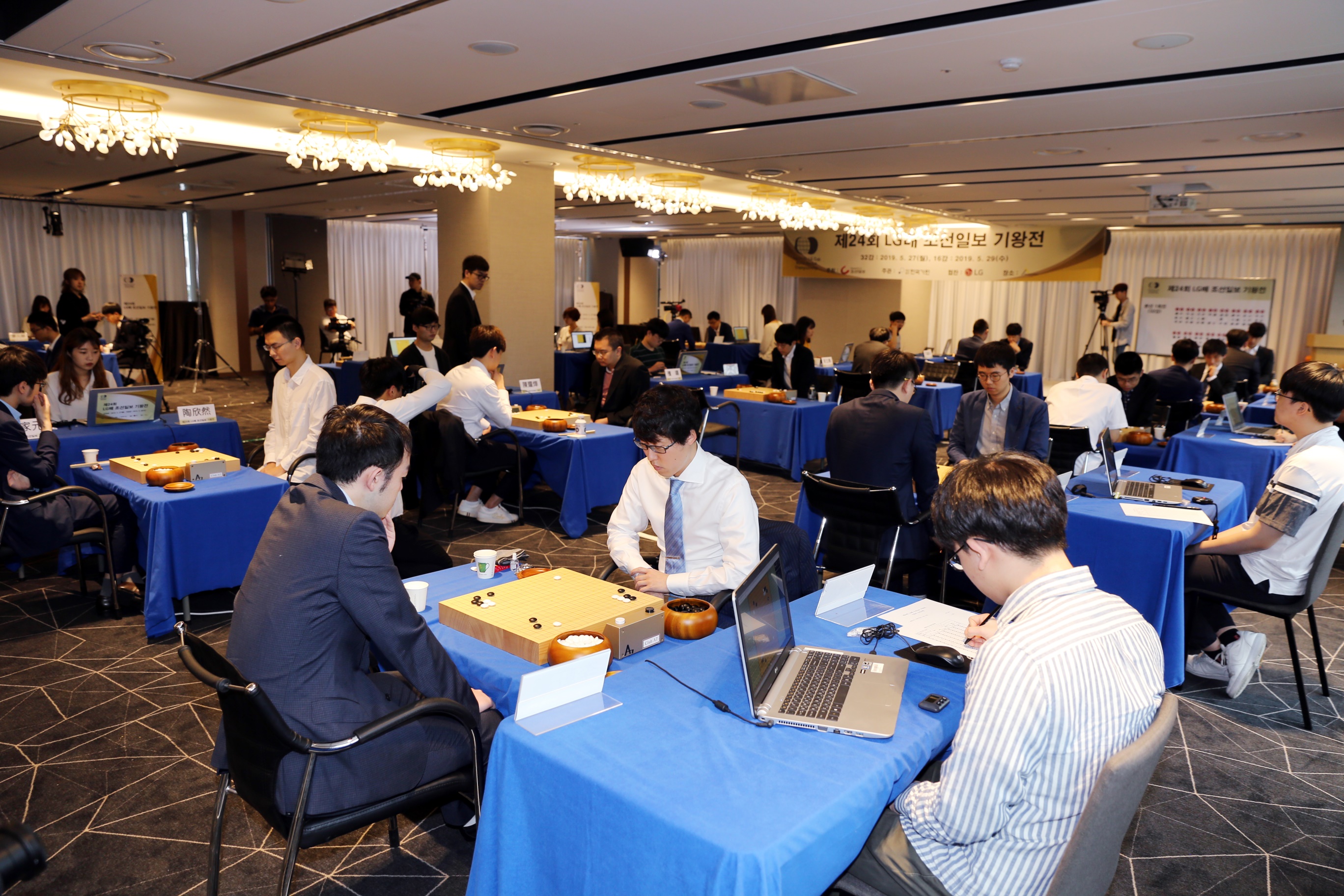 广岛俱乐部力克对手晋级淘汰赛