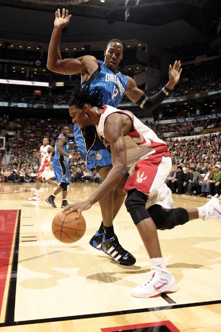 关于猛龙胜魔术，东部前四位置牢固稳健的信息