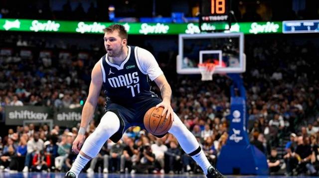 湖人横扫灰熊,东契奇点燃赛场 湖人横扫灰熊,东契奇点燃赛场