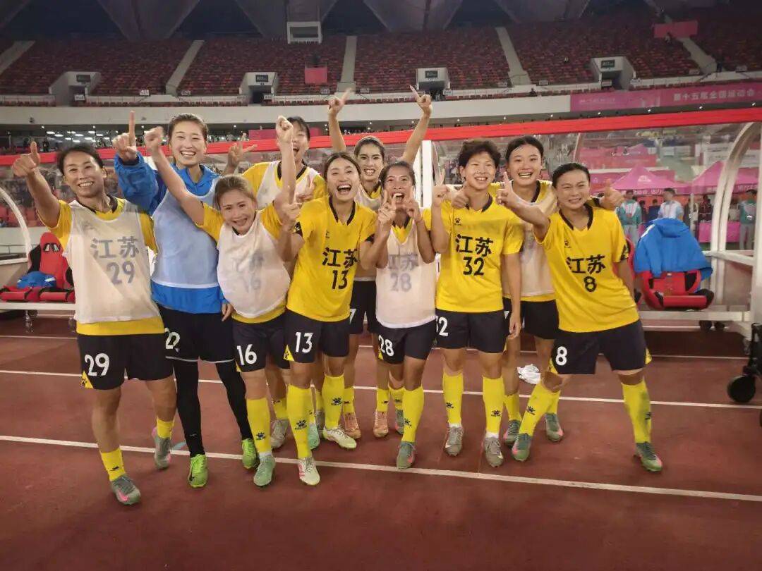 包含击败强者：女足比赛奋勇争先的词条