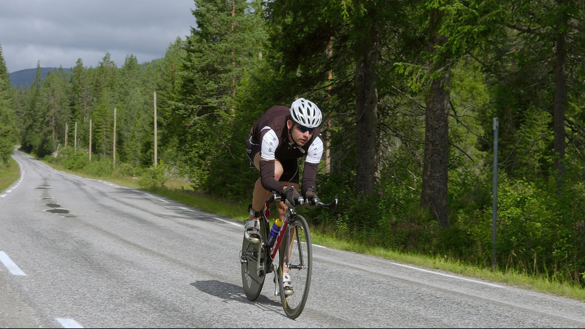 终场哨响前的奇迹,三笘薰一锤定音,芬兰绝杀瑞士