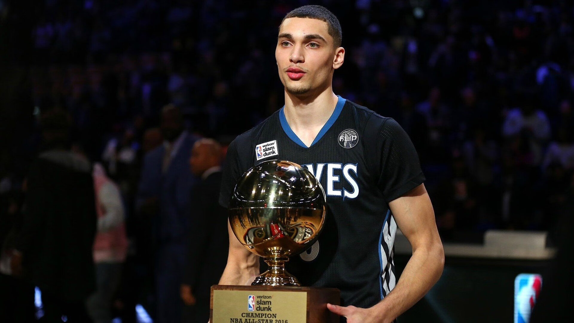 太阳鏖战福建队,米切尔点燃赛场